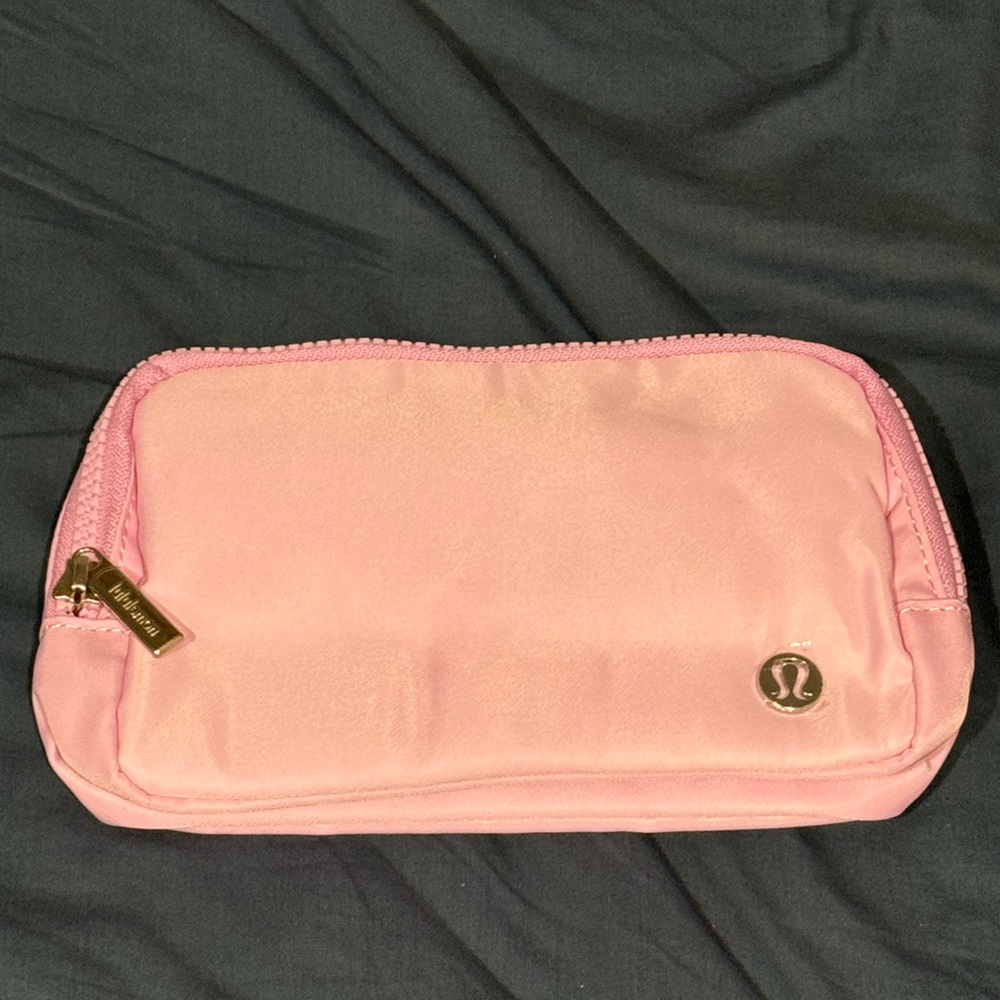 NEW Lululemon Belt Bag Wordmark Vitapink/ White Opal